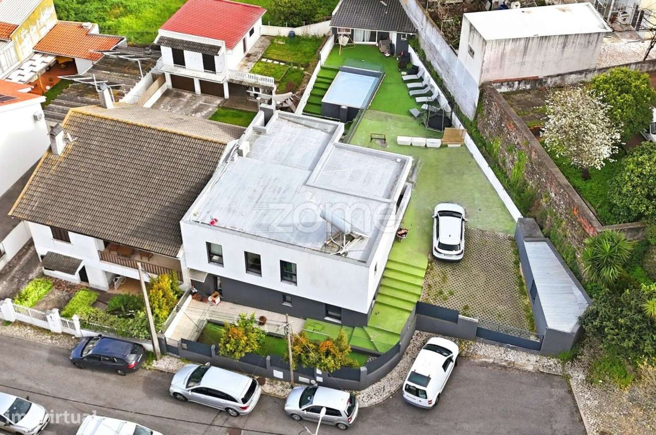 Moradia T5 localizada em Ramada, Odivelas-31