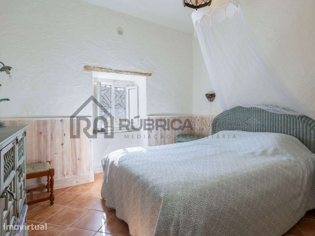 Moradia com Anexos e Vistas Deslumbrantes em Zona Tranquila-9