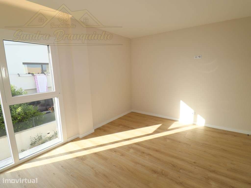 Moradia T5 (NOVA) com Piscina-41