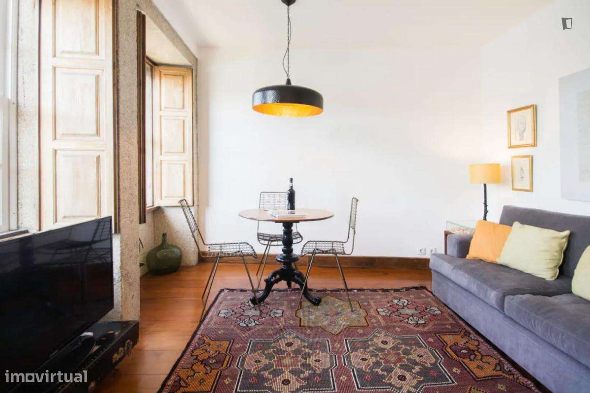 Apartamento com 1 quartos - localizado em São Nicolau Porto - Grande imagem: 2/9