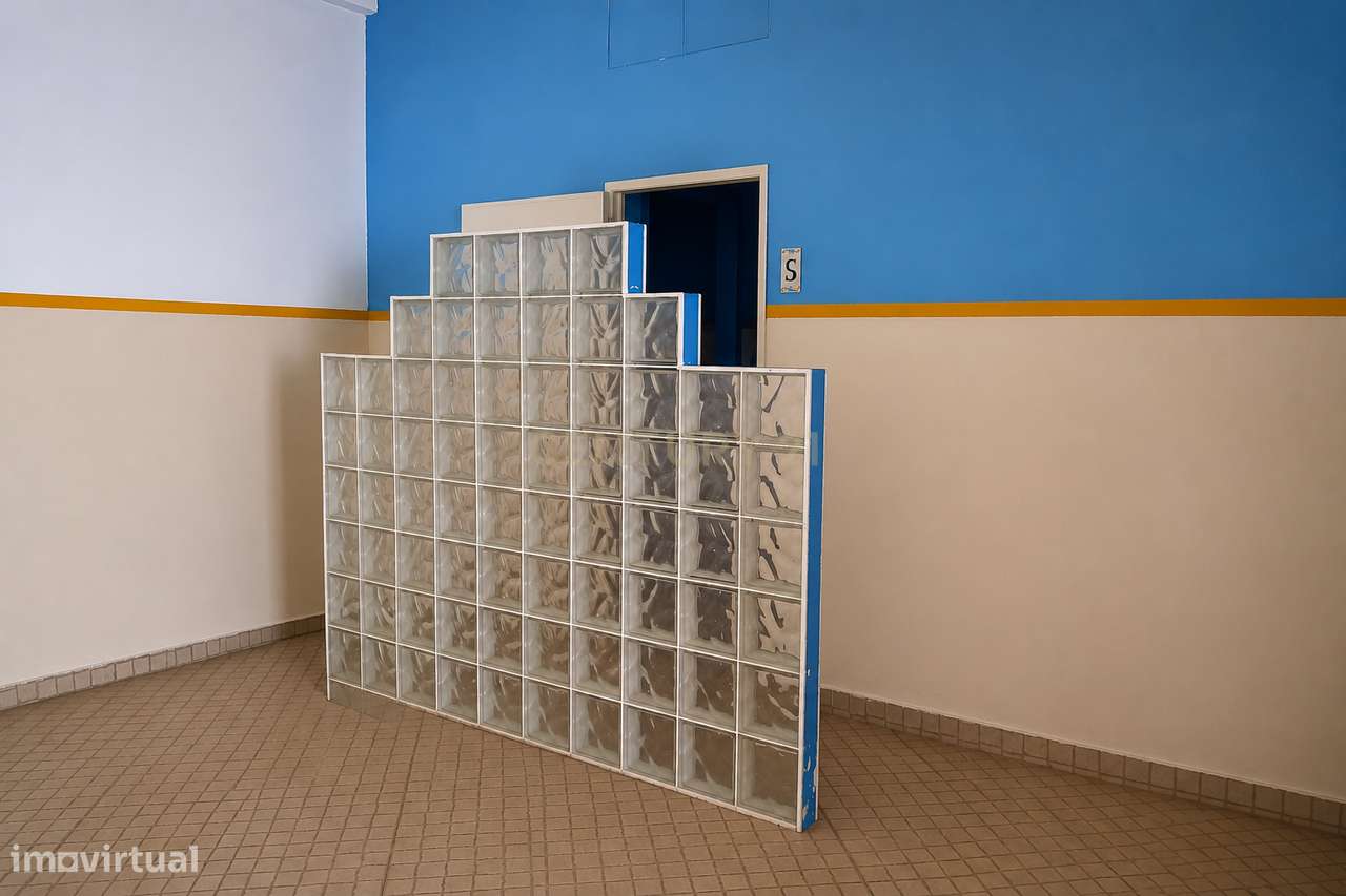 Nua-Propriedade de Loja no Barreiro, 78 m², extração de fumos, 2 porta-5