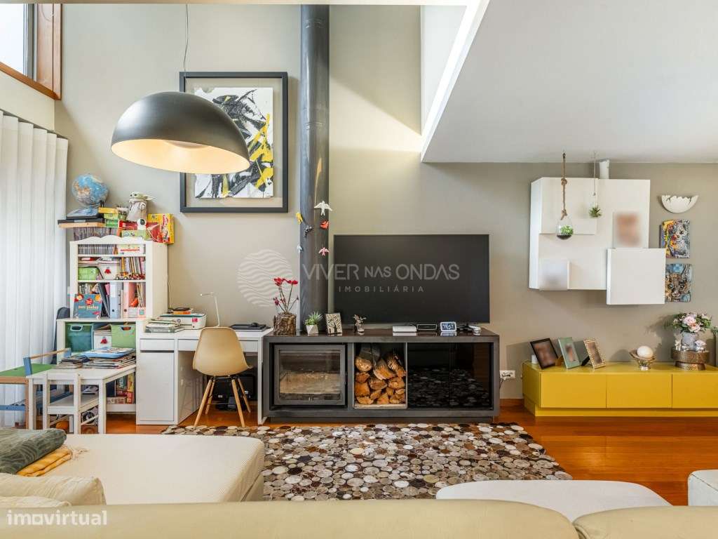 Moradia de Gaveto com 3 frentes, terraço, varandas e garagem, em Mi... - Grande imagem: 3/44