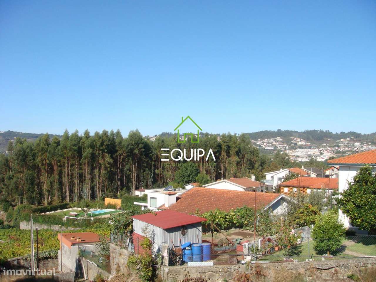 Terreno para construção (com moradia  T-5, construída em grosso), e-16