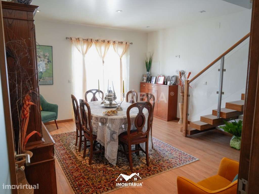 Casa privada com 4 quartos, piscina, pátios e acomodações versáteis.-17