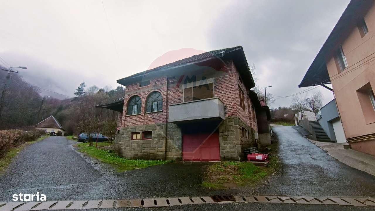 Casa cu teren generos de vanzare in Cartierul Ferneziu-zona deosebita - Imagine principală: 3/20