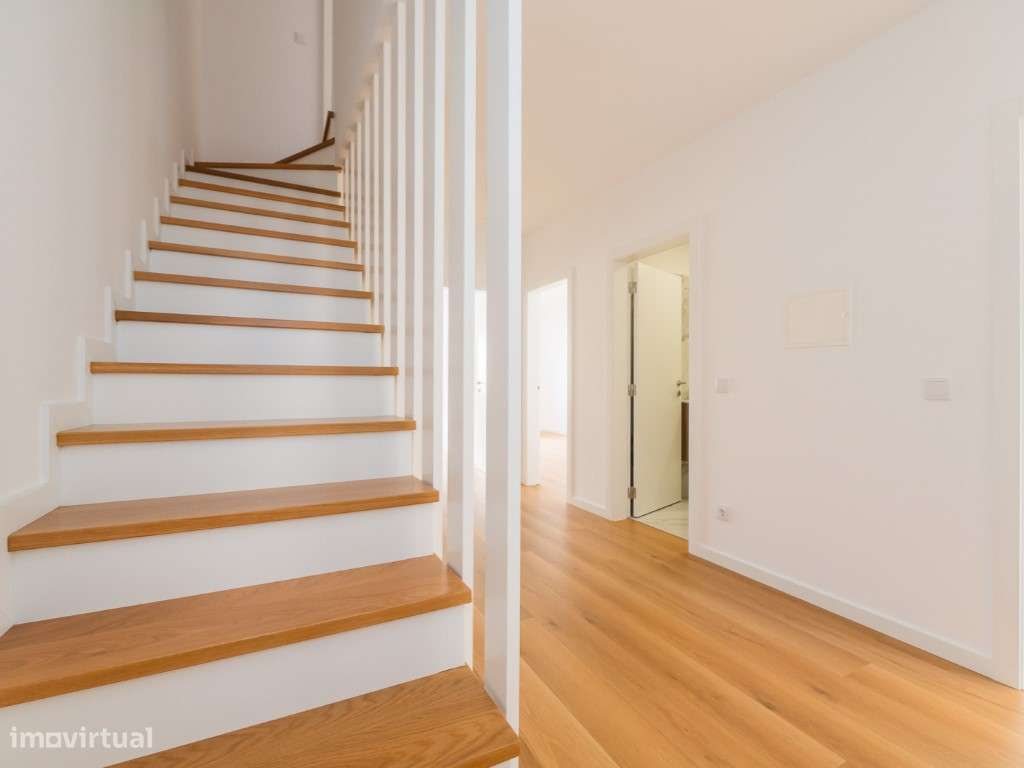 MORADIAS T2+1 e T3+1 GARAGEM E JARDIM, BELAS-44