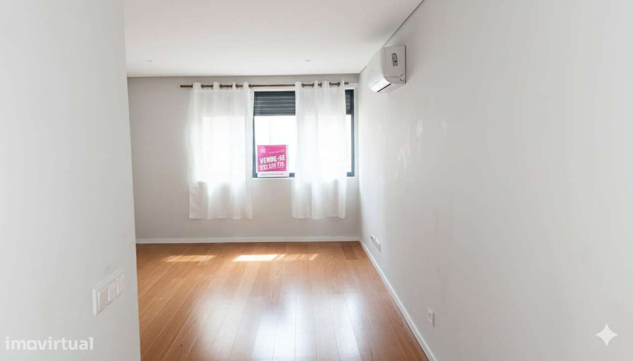 T1 | Como Novo | Lugar de Garagem | Elevador | R Costa Cabral-5