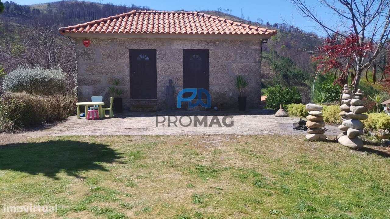 Quinta com 3 artigos urbanos, piscina e 9,4 ha em Resende-12