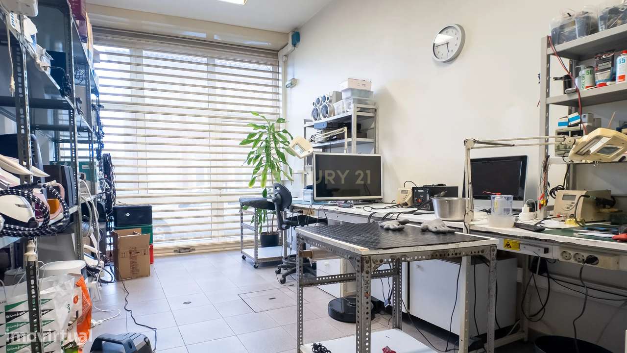 Espaçoso Escritório em Ramalde, Porto - 202.61m² - Grande imagem: 2/21