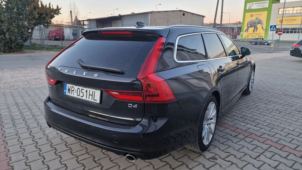 Volvo V90 D4 Momentum 2018