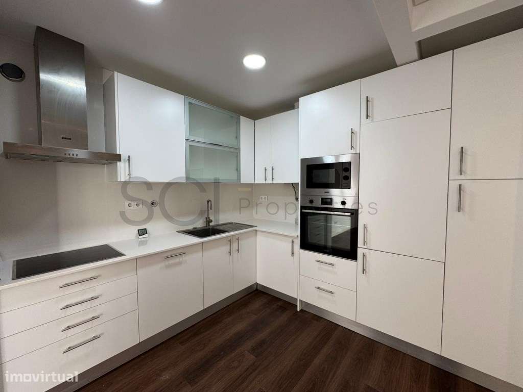 Apartamento T2 Centro de Almada Remodelado com Terraço-5
