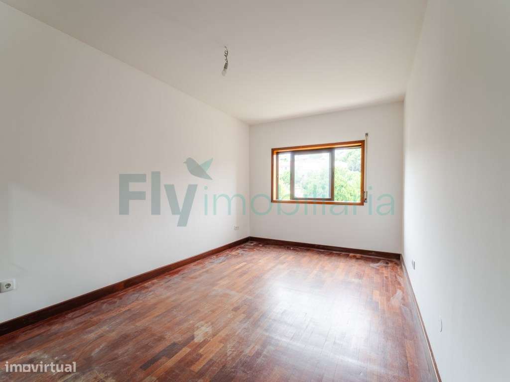 Excelente Apartamento T4 com Suite e Lugar de Garagem para 2 Carros-34
