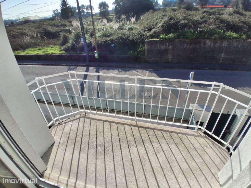 Andar Moradia T3 Renovado com Garagem e 3 Frentes em São Cosme - Go...-35