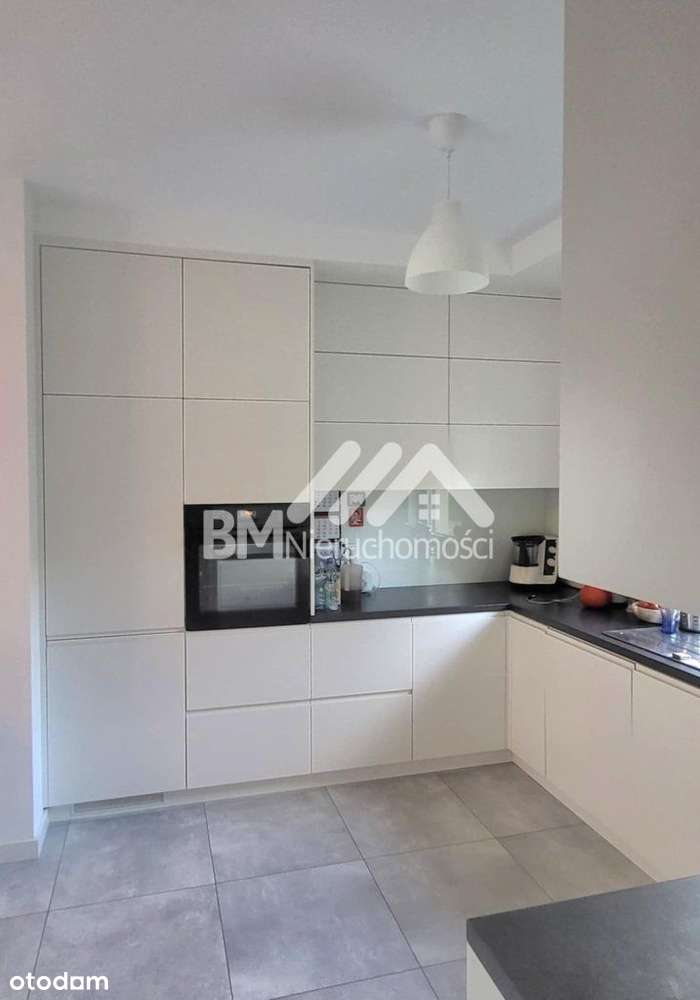 Dom wolnostojący z garażem na dwa samochody.-6