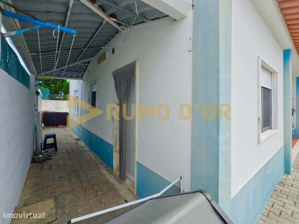 Moradia T2 Térrea em Carambancha, Carregado com 155 m² de Logradouro-20