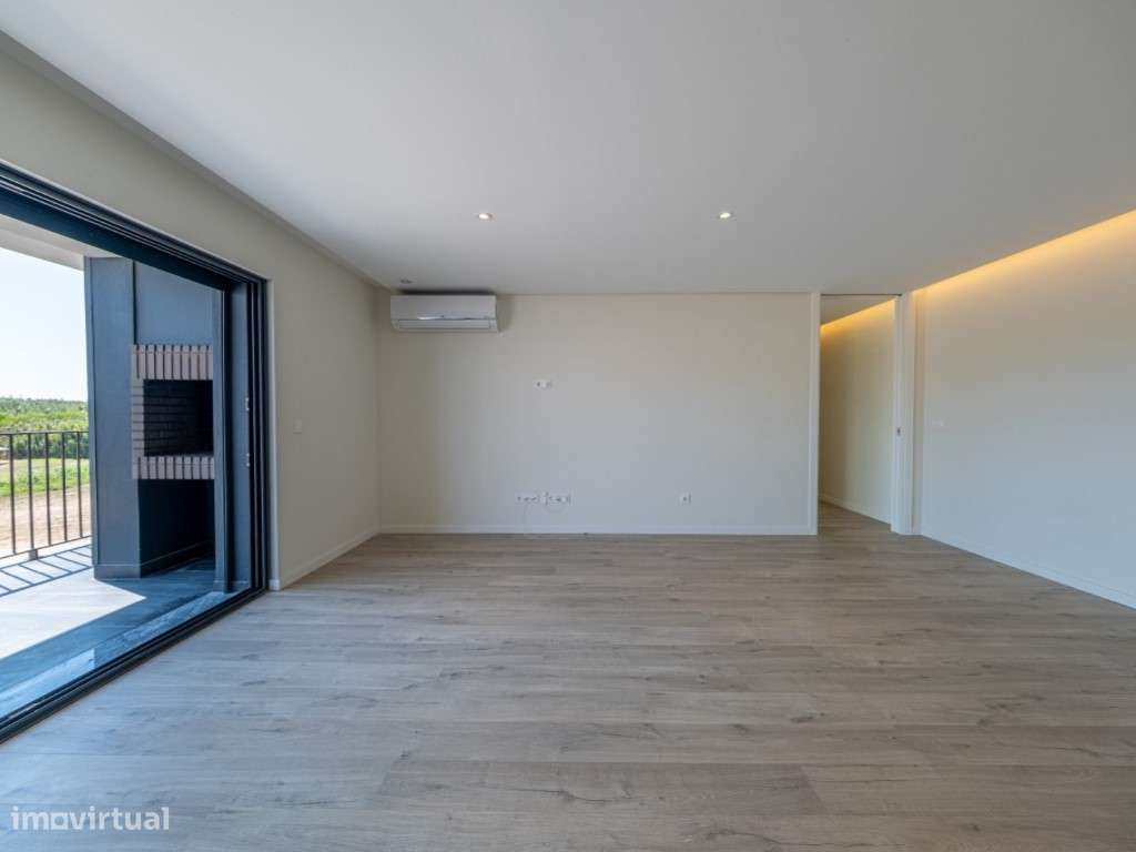 Apartamento T3 Moderno com Varanda e Churrasqueira - Praia de Santa...-1