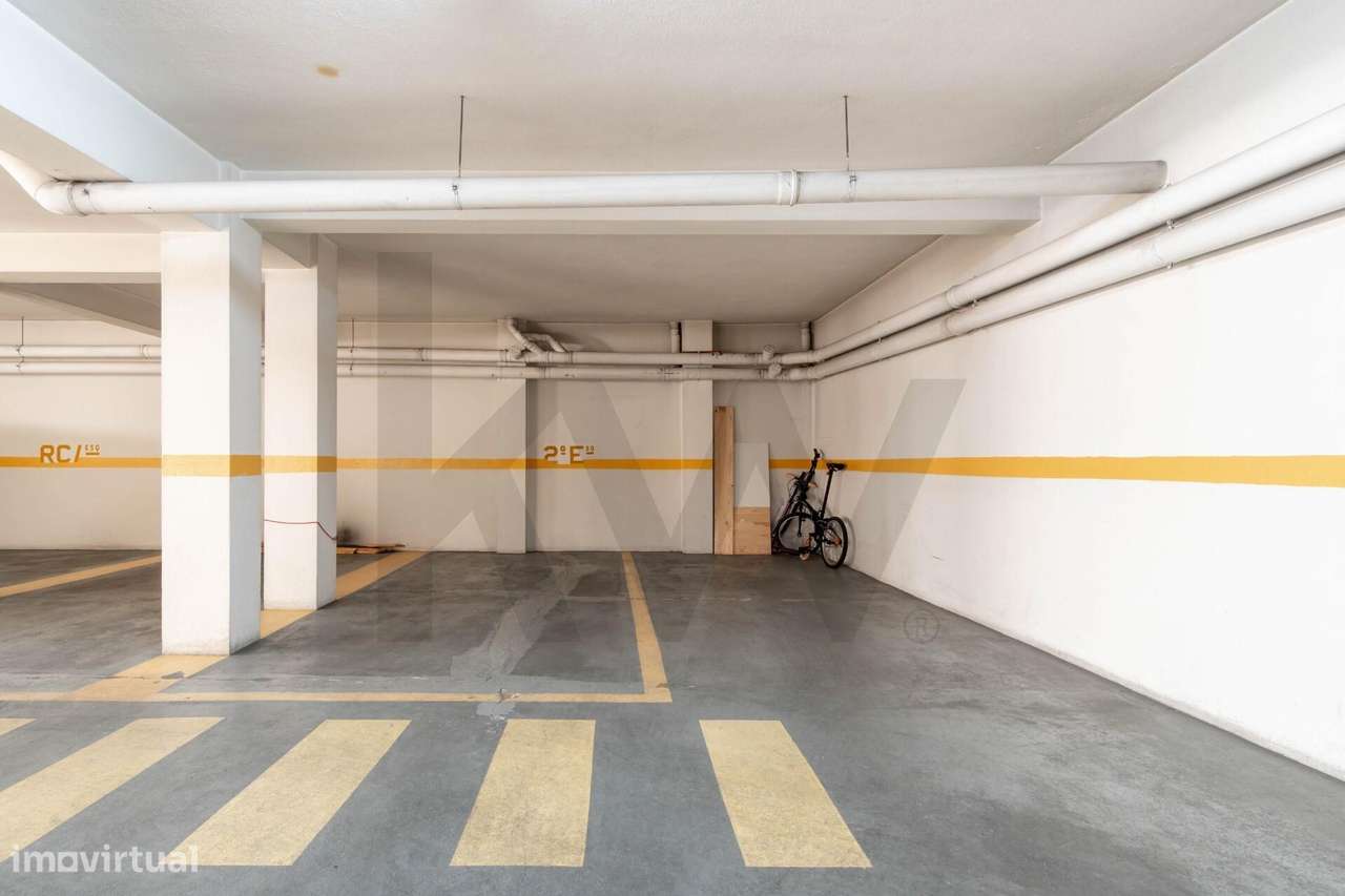 Apartamento T3, com Suíte, Arrecadação e Lugar de Garagem - Palhais, B-41