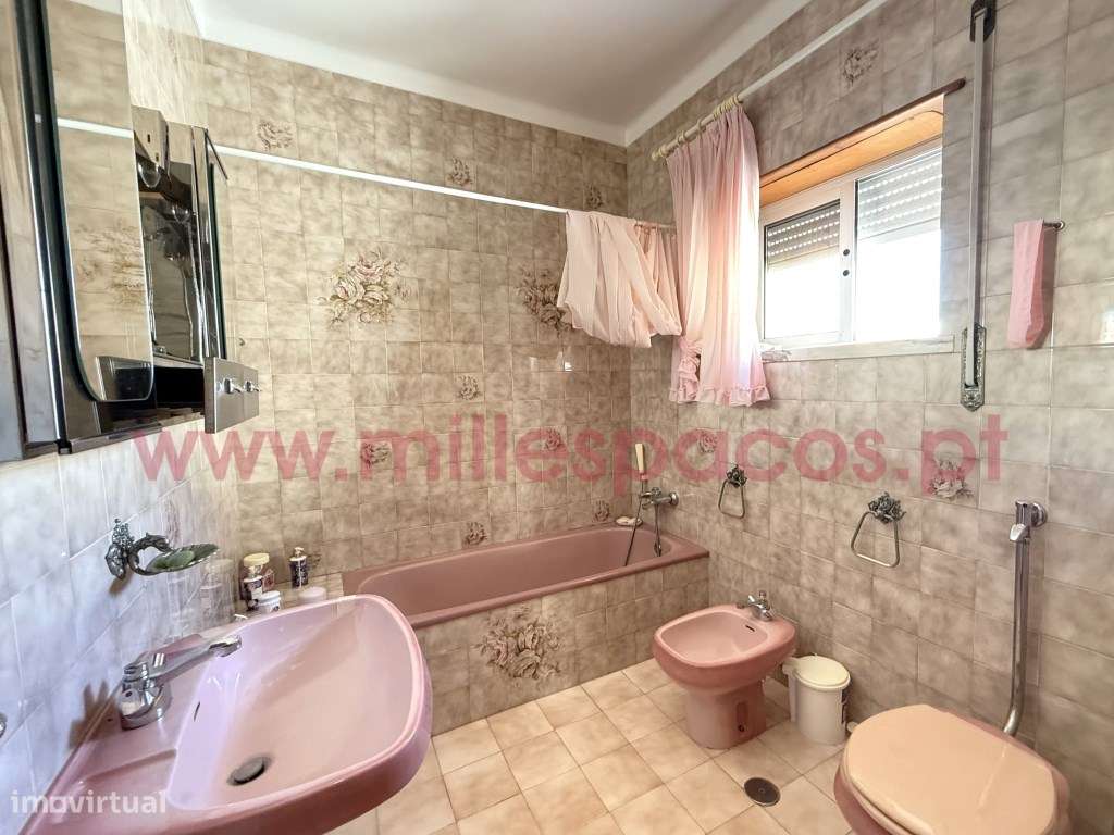 Moradia V6 com Garagem Centro da Cidade-26