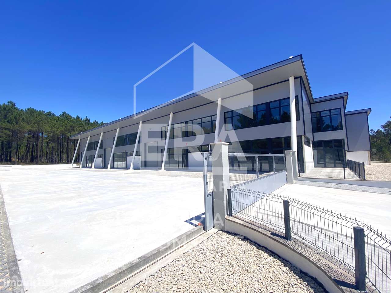 Armazém pronto a habitar com escritórios e segurança - Grande imagem: 3/15