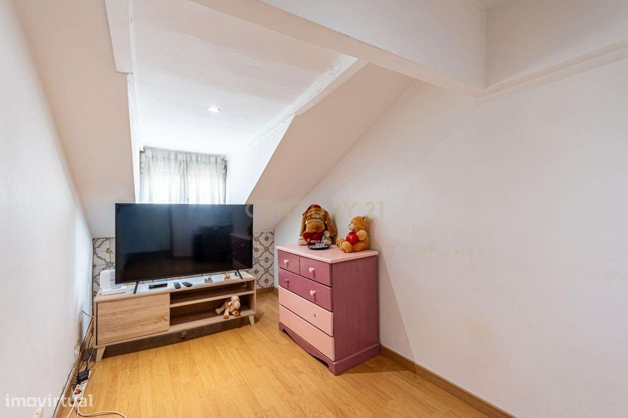 Apartamento com enorme potencial na prestigiada zona da Lapa / Estrela-8