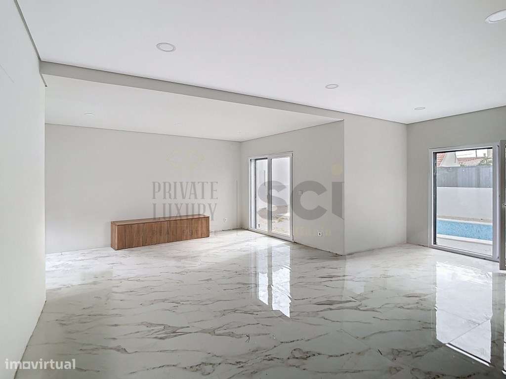 Moradia T5 isolada com Garagem Piscina e Jardim, em Azeitão - Grande imagem: 4/53