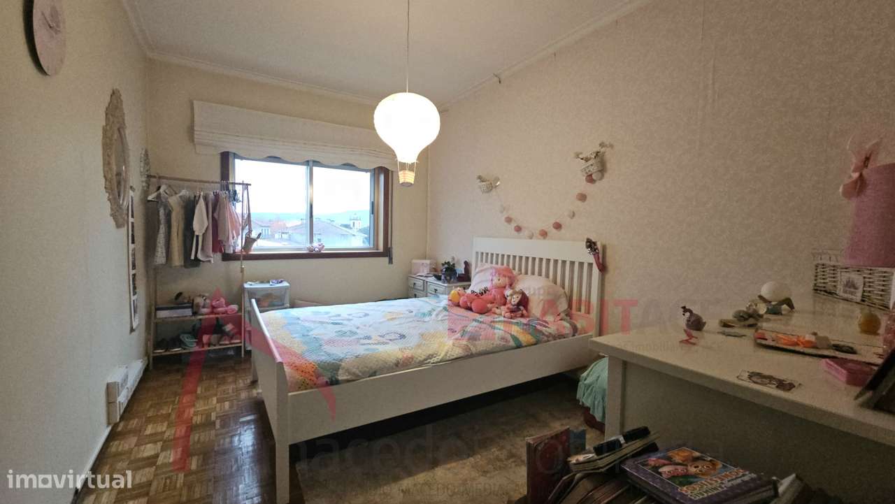 Apartamento T3 com 3 frentes, varandas e garagem fechada – Amares-18