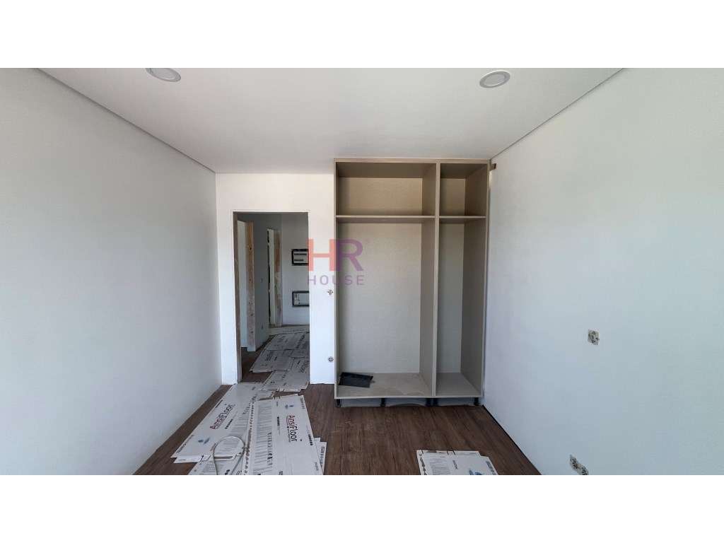 Vende-se T2 Ultimo andar - Terraço panorâmico-14