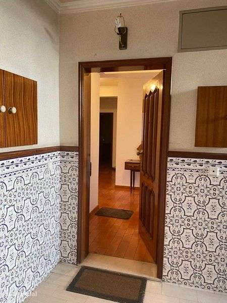 T2 Remodelado T3 na Marinha Grande com Garagem – Disponível em Maio - Grande imagem: 5/12