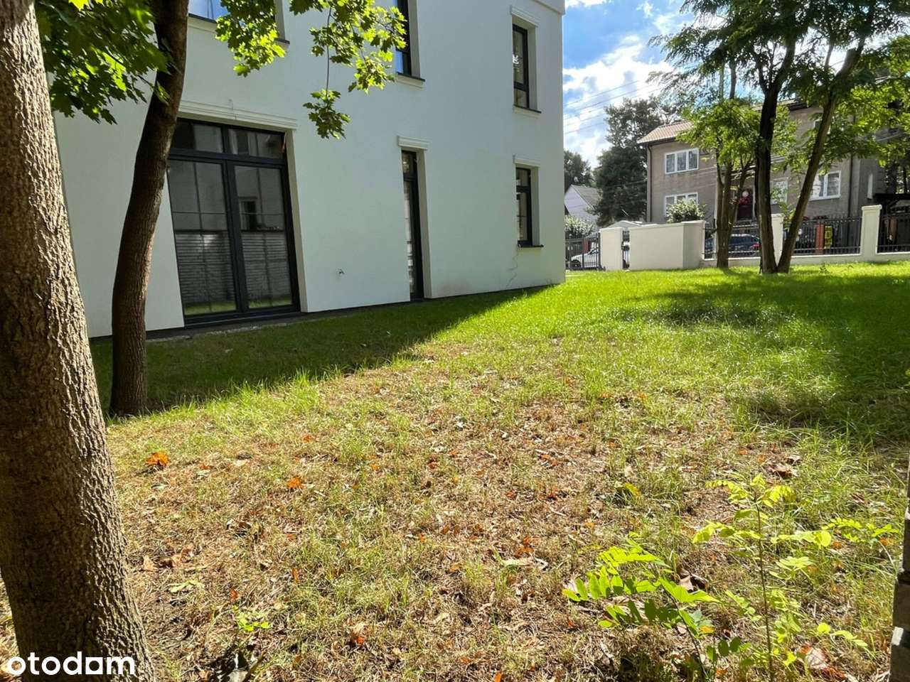 Nowoczesny dom z garażem w spokojnej okolicy-8