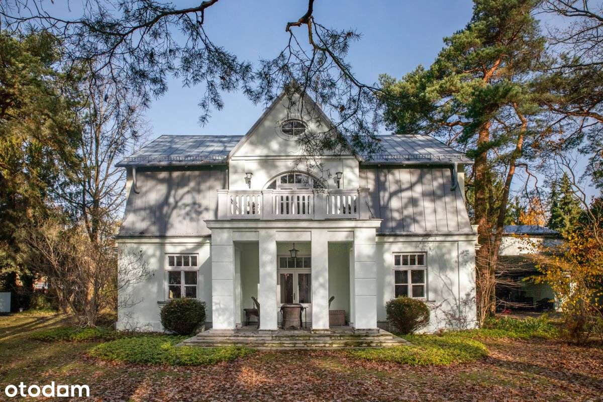 Zabytkowa willa w Komorowie +1000 m2 inwestycyjnie-9