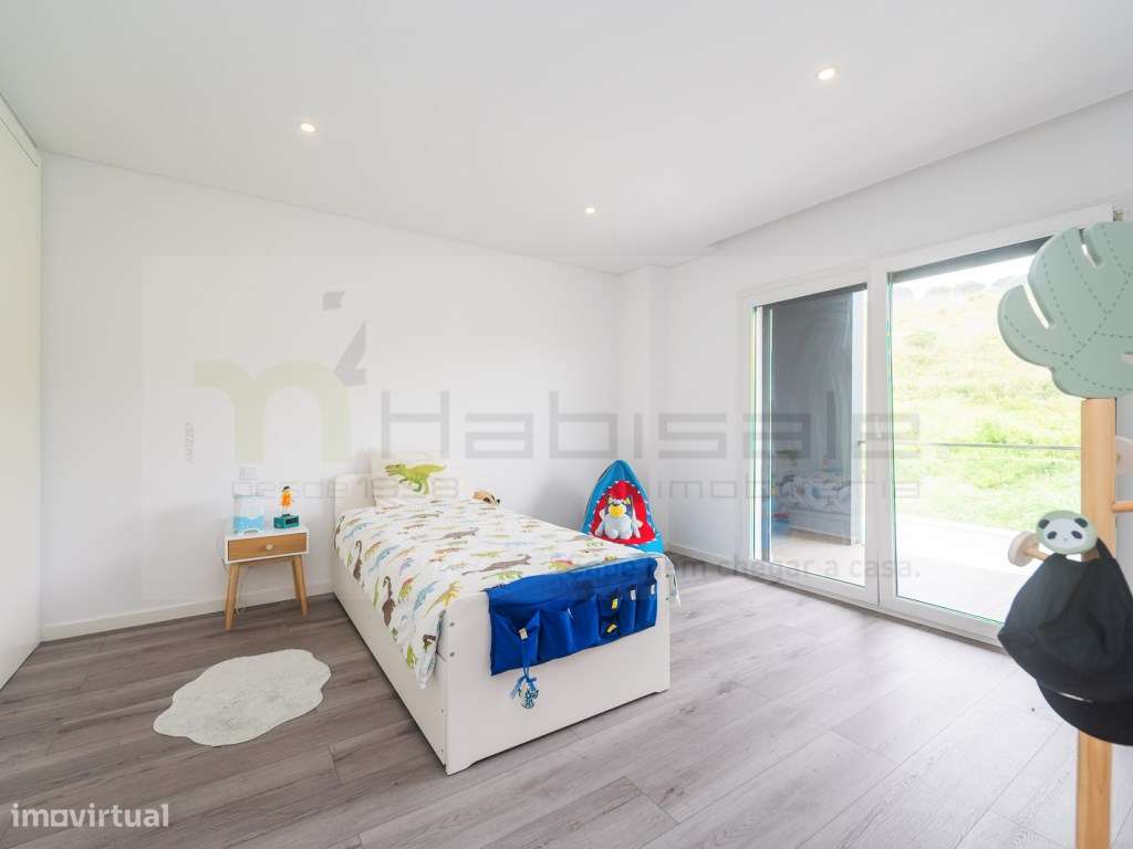 Moradia T4+1 moderna em Vale Grande, Odivelas-24