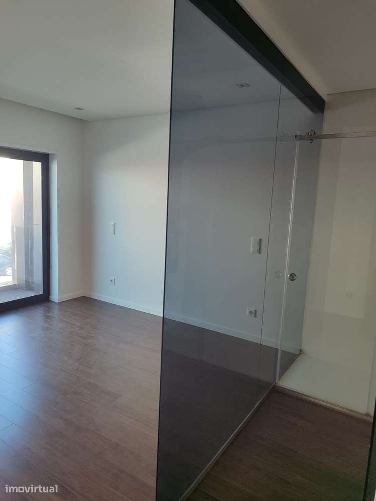 Excelente T3 c/ 2 suítes - Ramalde-28