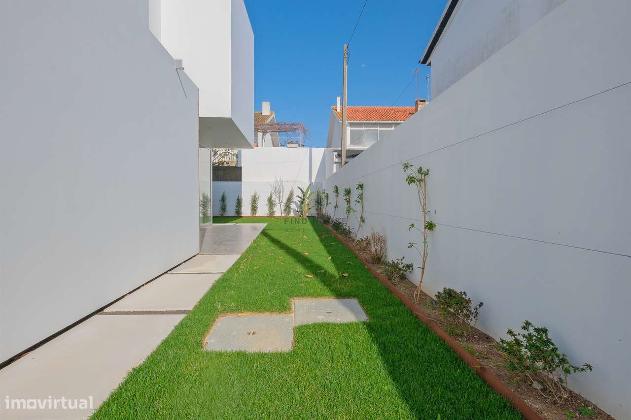 Moradia Isolada T4 com jardim e Garagem Box em Tires, São Domingos de-40