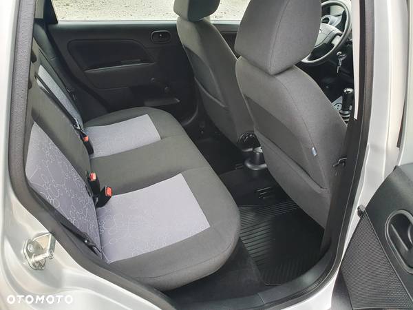 Ford Fiesta 1.3 Ambiente - 8