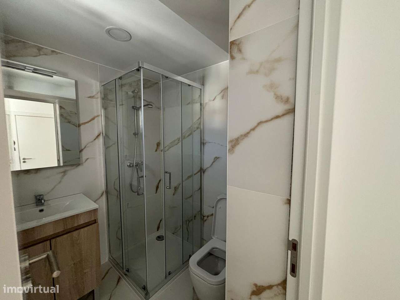 venda de magnifico prédio na Rua da Matemática (4 T0´s e 5 T1's)-27