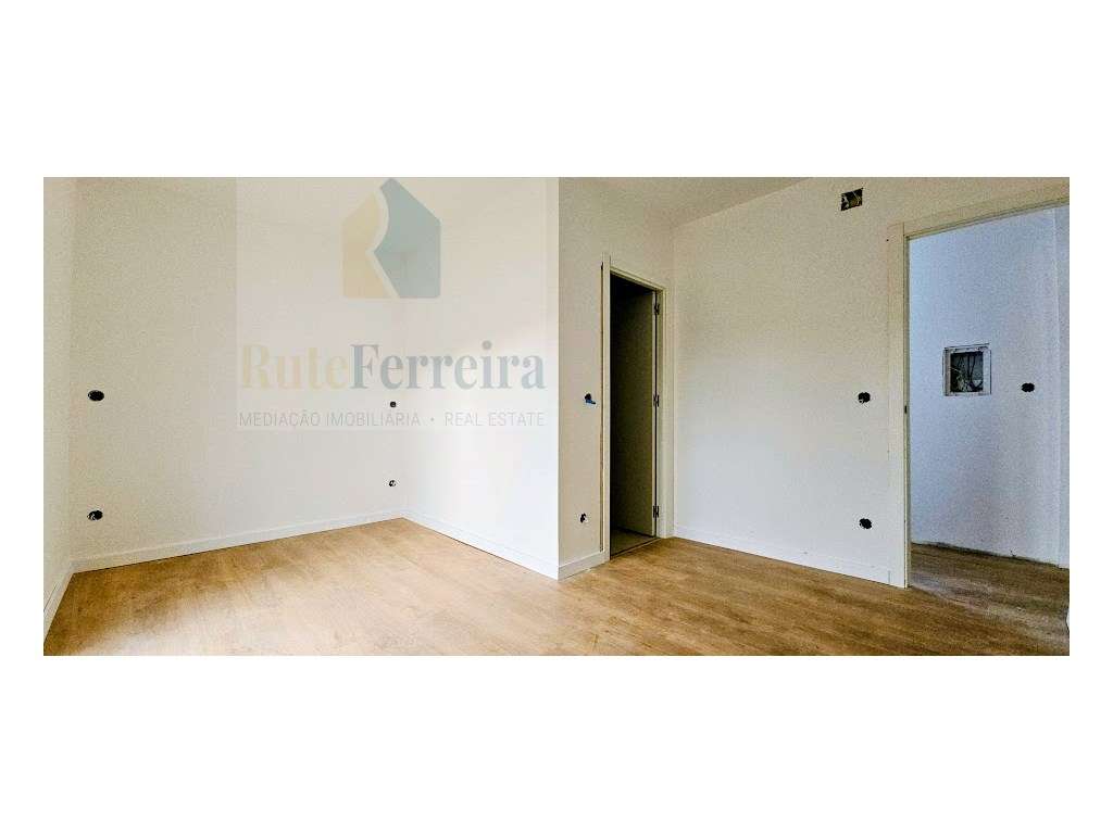 Moradia T2 em recuperação, Dois Portos, Runa!!-14