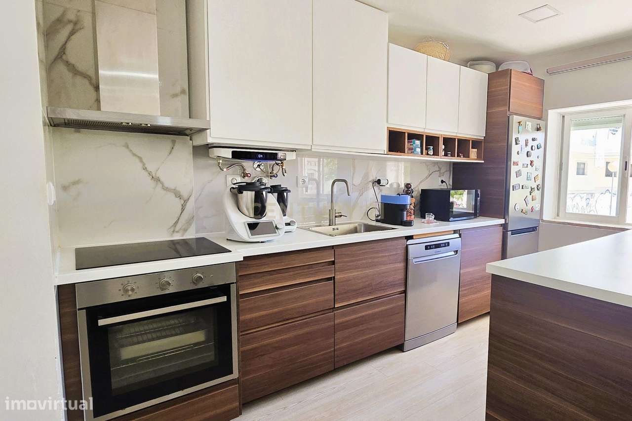 Apartamento T2, Renovado,  com Acessos e Luz Natural, em Almada - Grande imagem: 5/19