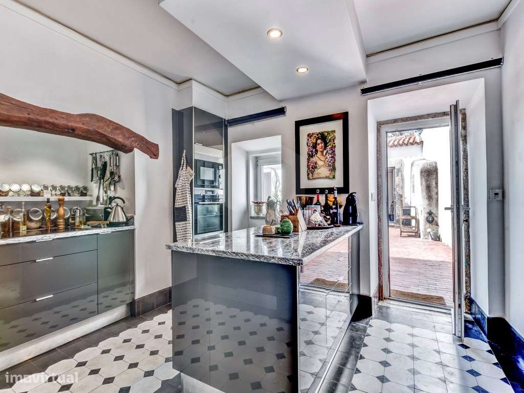 Moradia T4+1 no Centro da Vila Nogueira de Azeitão-15