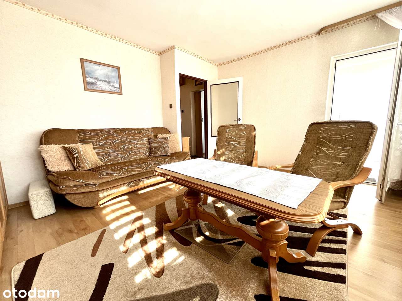 Trzypokojowe, słoneczne mieszkanie w atrakcyjnej lokalizacji.-2