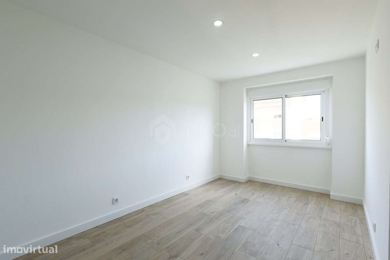 T3 Totalmente remodelado em Alverca – Pronto a habitar | Excelente loc-12