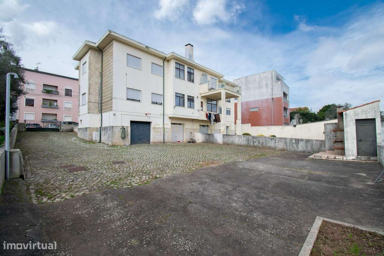 Moradia Exclusiva no Coração dos Olivais – Conforto, Espaço e Tranquil-19