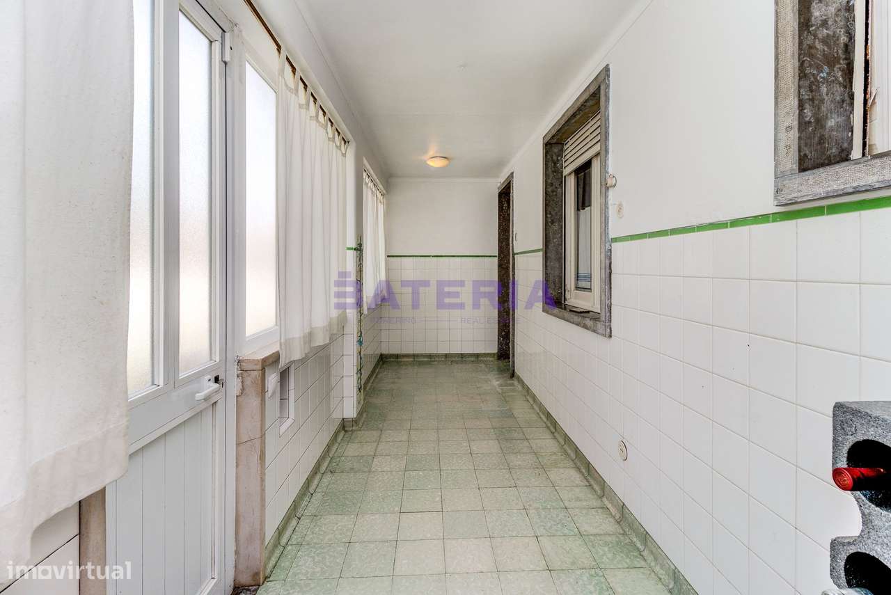 Moradia Independente T5 em Linda-a-Velha-10