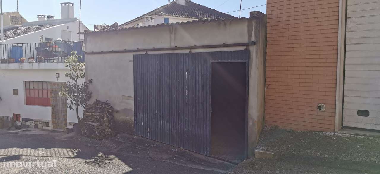 Garagem com terreno no centro de Aveiras de Cima com possibilidade co - Grande imagem: 4/11