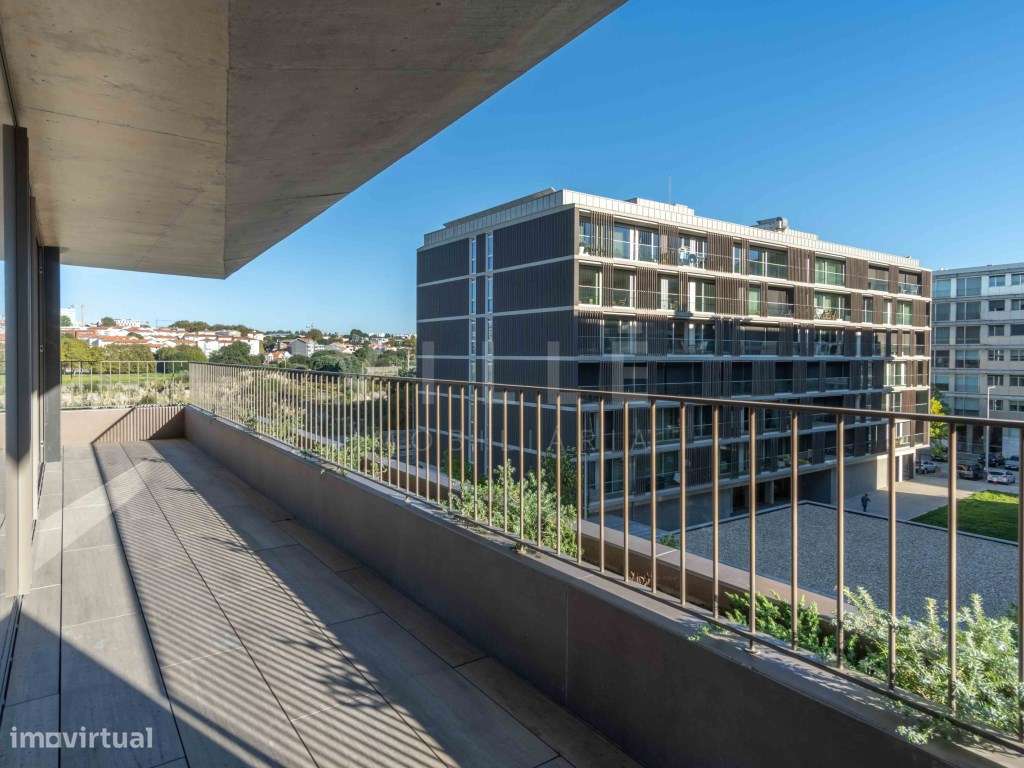 Apartamento T3 | 3 Frentes | Varandas | 2 Lugares de Garagem | Naut...-1