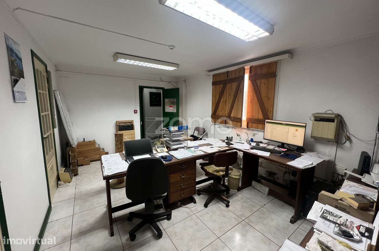 Moradia T4, Armazém e Escritório em Terreno de 2020 m² – Rabo de Pe...-29