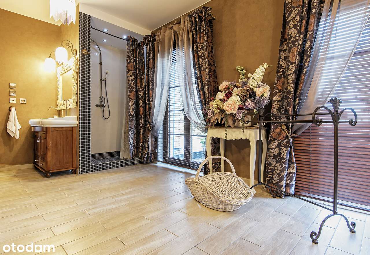 Wyjatkowy dom jednorodzinny na dużej działce-12