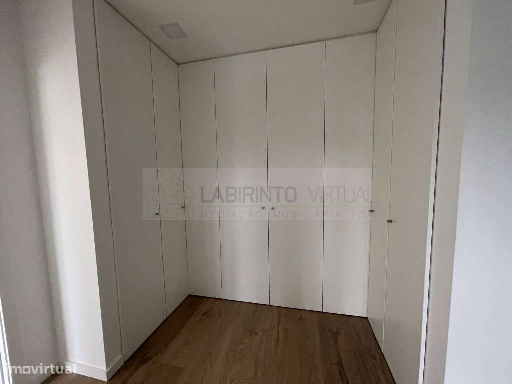 Vende-se Moradias T4 em Condomínio privado, no Fanqueiro - Loures-13