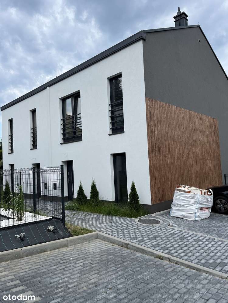 W CENIE MIEJSCE POSTOJOWE ZEWNĘTRZE PLUS PODDASZE 50 MKW !-12