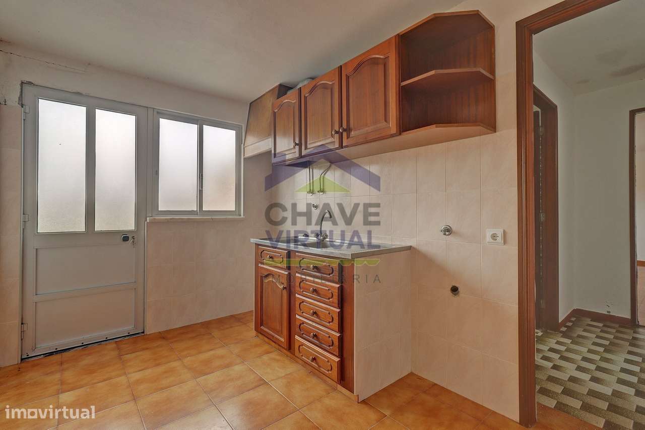 Moradia V3 com Terreno Urbano e Garagem - Seixal, Lourinhã-42