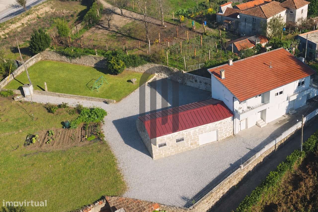 Moradia Bifamiliar com terreno com 1.500m2 em Esmeriz, Famalicão-14